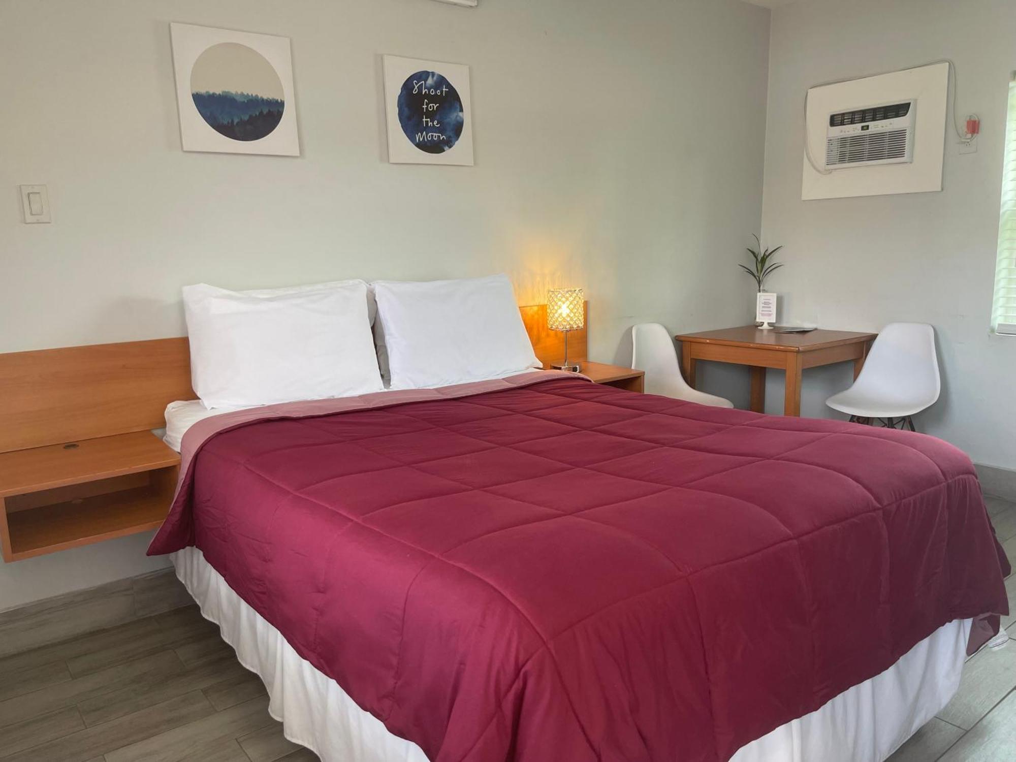 Standard Queen Room